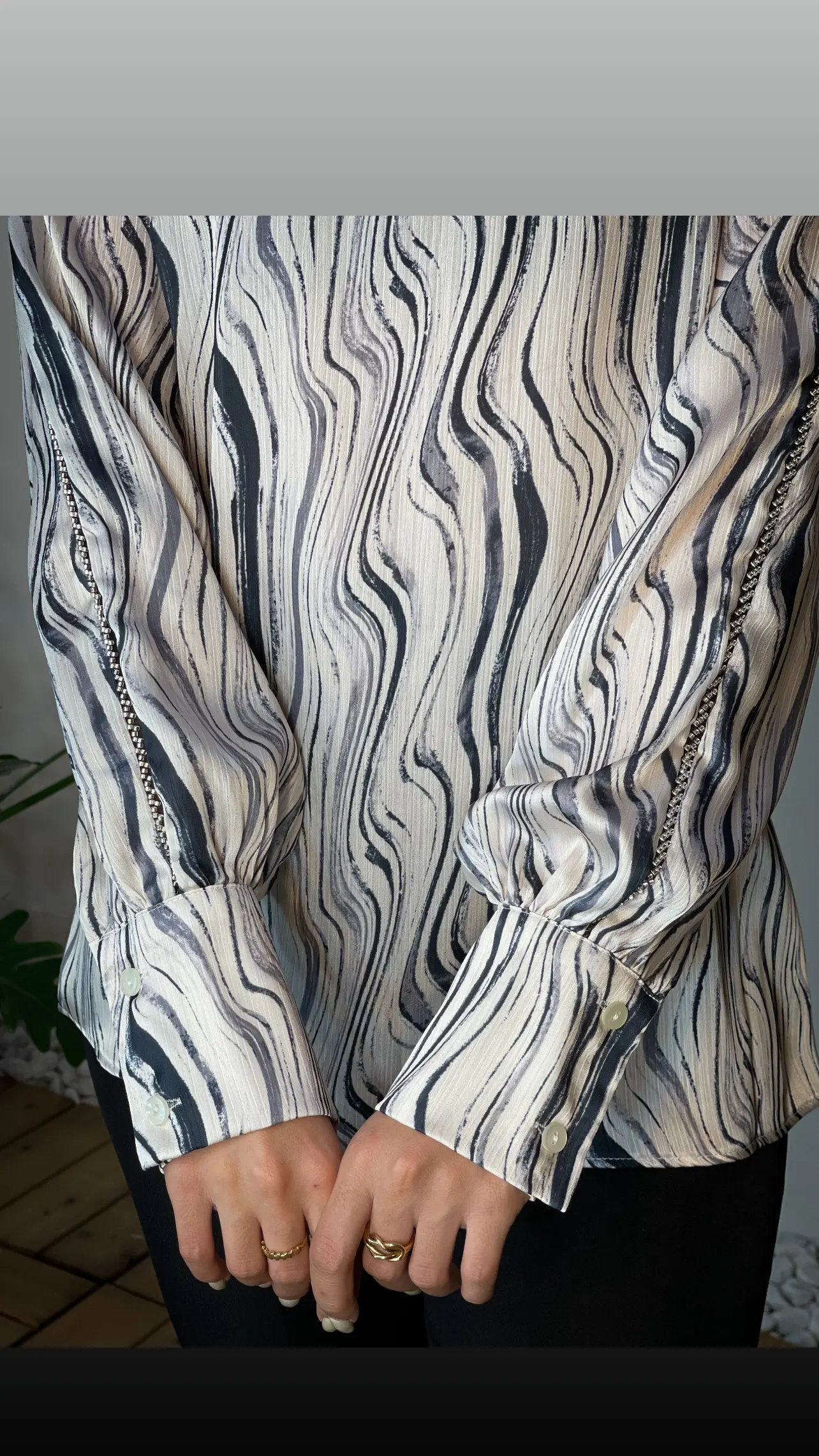 شومیز ساتن سیلک یفه خرگوشی آستین ملیله دوزی